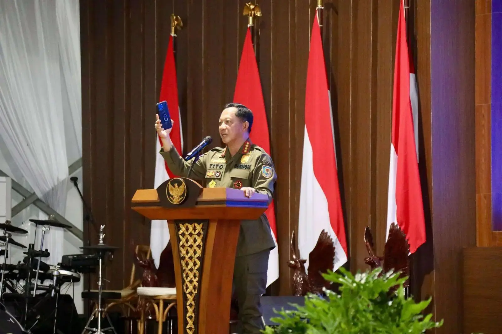 minister-tito-urged-regional-heads-to-boost-regional-original-income