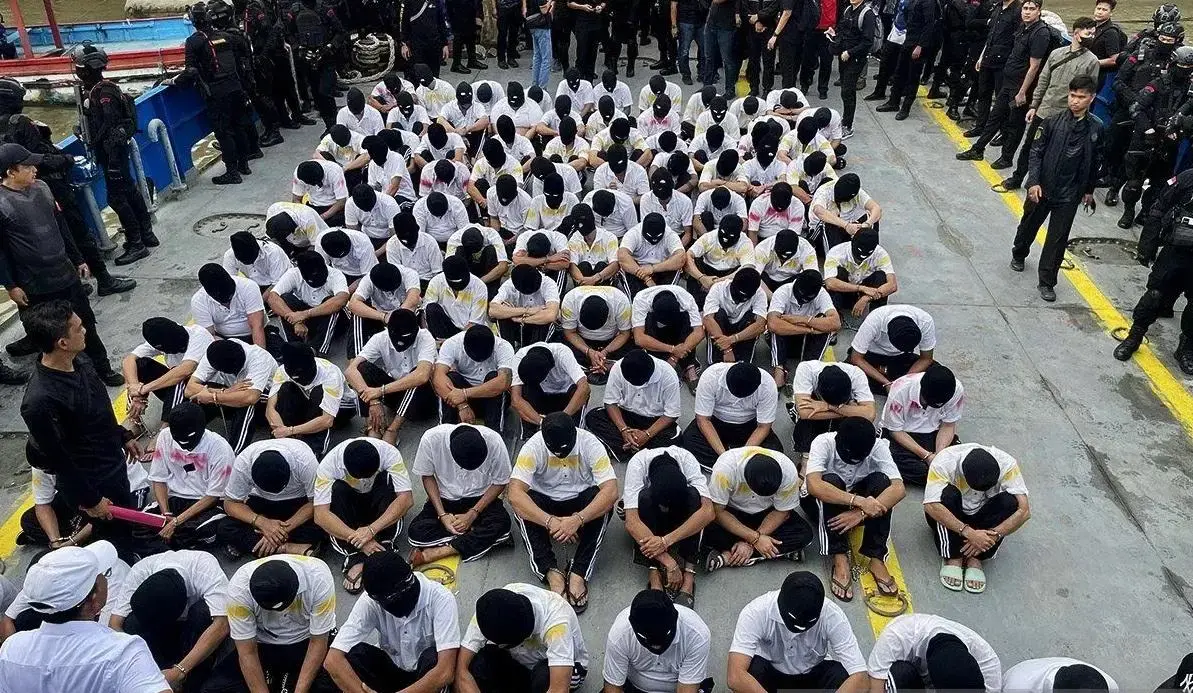 100-high-risk-inmates-from-north-sumatra-moved-to-nusakambangan-island