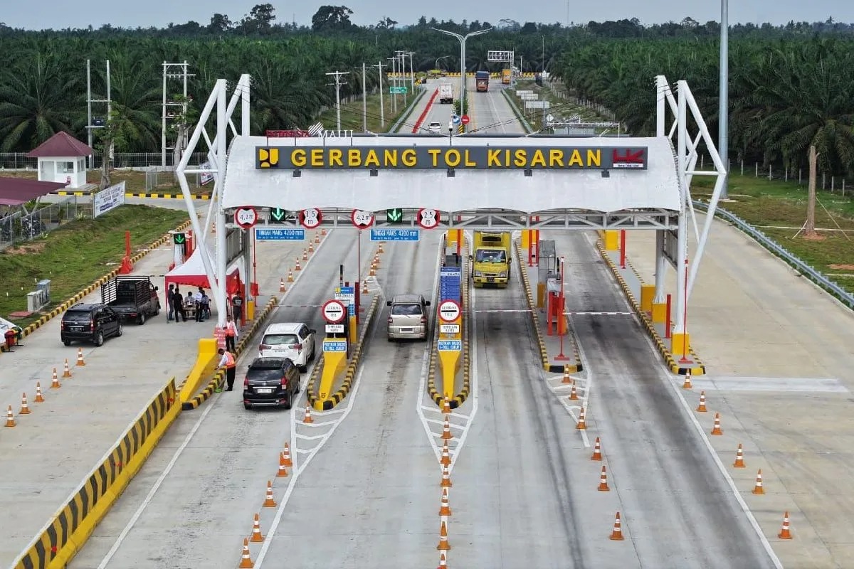 jokowi-inaugurates-two-sections-of-trans-sumatra-toll-road