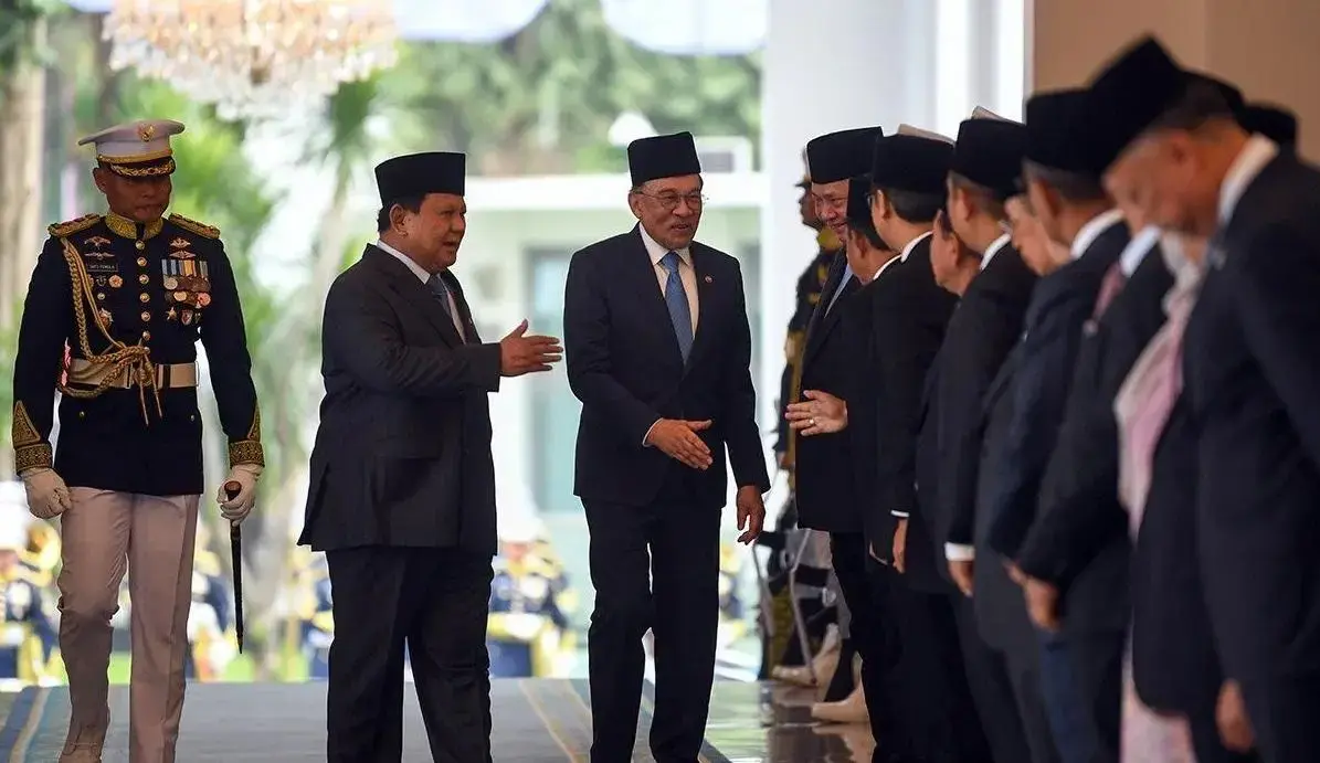 president-prabowo-welcomes-pm-anwar-for-annual-consultation-after-7-year-pause