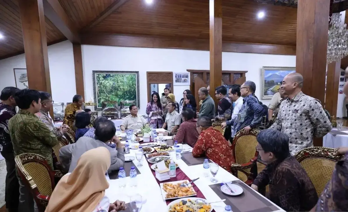president-prabowo-engages-media-editors-in-strategic-talks-in-hambalang