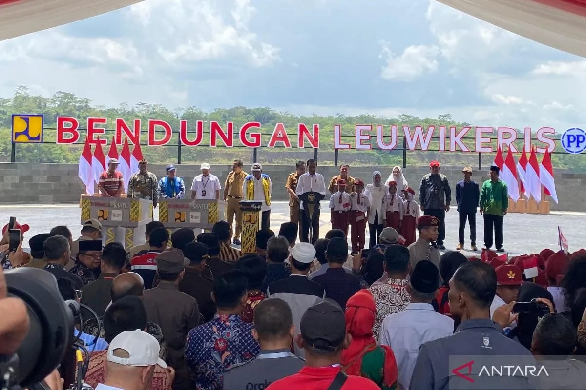 jokowi-inaugurates-leuwikeris-dam-in-tasikmalaya