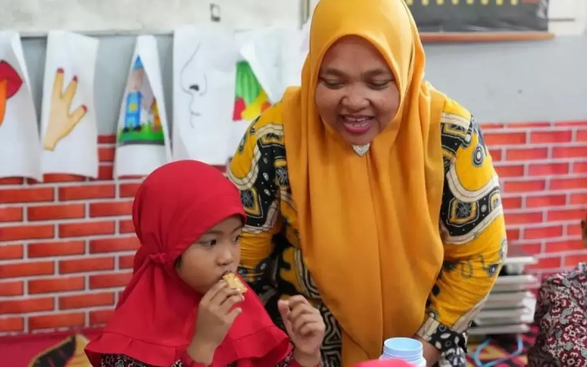 indonesia-expands-free-nutrition-program-to-teachers-staff-following-presidential-directive
