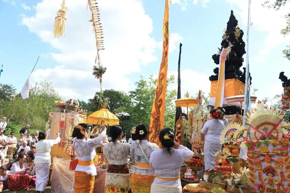 bali-governor-inaugurates-first-balinese-hindu-temple-in-the-netherlands