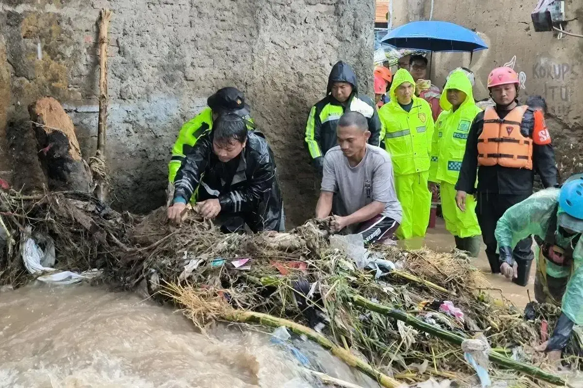 inp-lead-rescue-efforts-for-mothers-and-infants-amid-sukabumi-floods