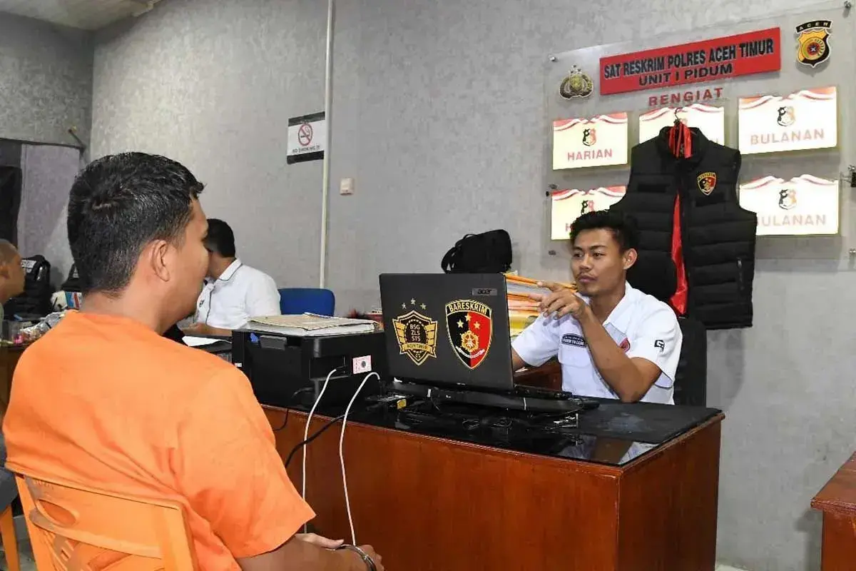mobile-phone-shop-employee-arrested-for-embezzling-idr-904-million-for-online-gambling
