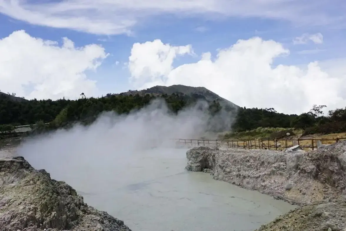 dieng-volcanic-complex-raised-to-alert-level-geological-agency-urges-vigilance