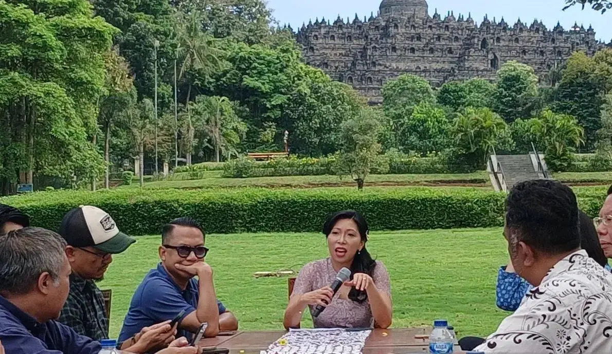 borobudur-stair-lift-installed-without-nails-or-drilling-injourney