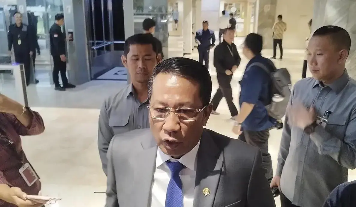 police-officers-in-civil-posts-can-stay-despite-constitutional-court-ruling-law-minister