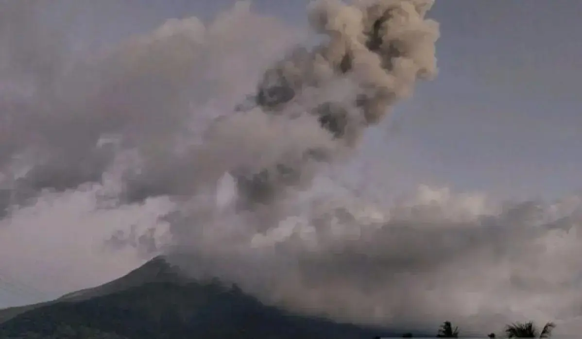 mount-lewotobi-laki-laki-erupts-19-times-in-six-hours