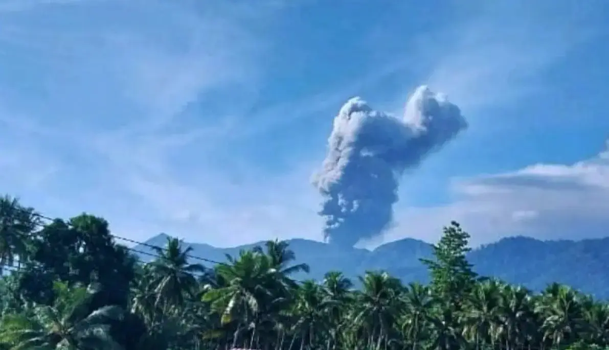 mount-dukono-erupts-spewing-ash-1200-meters-high