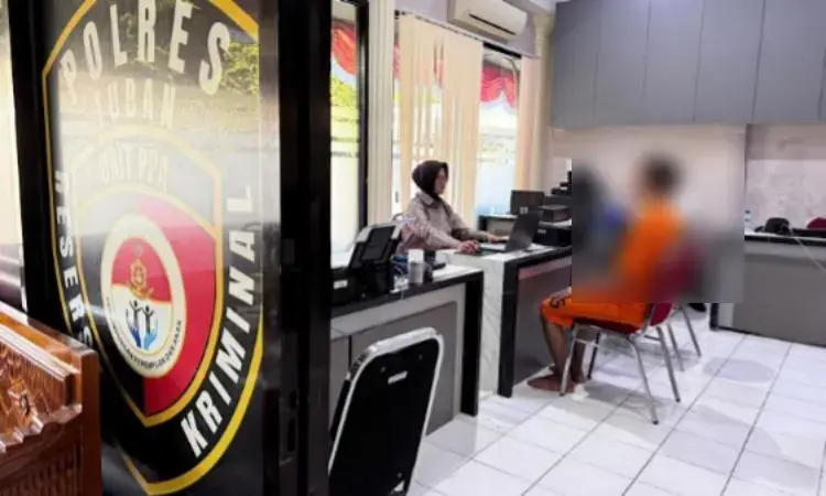 police-arrested-junior-high-school-teacher-for-harassing-his-own-student