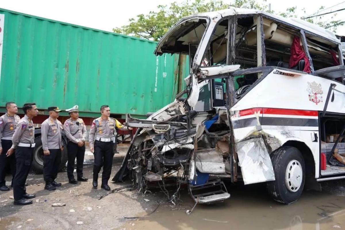 central-java-police-investigate-bus-accident-in-pati-that-killed-six