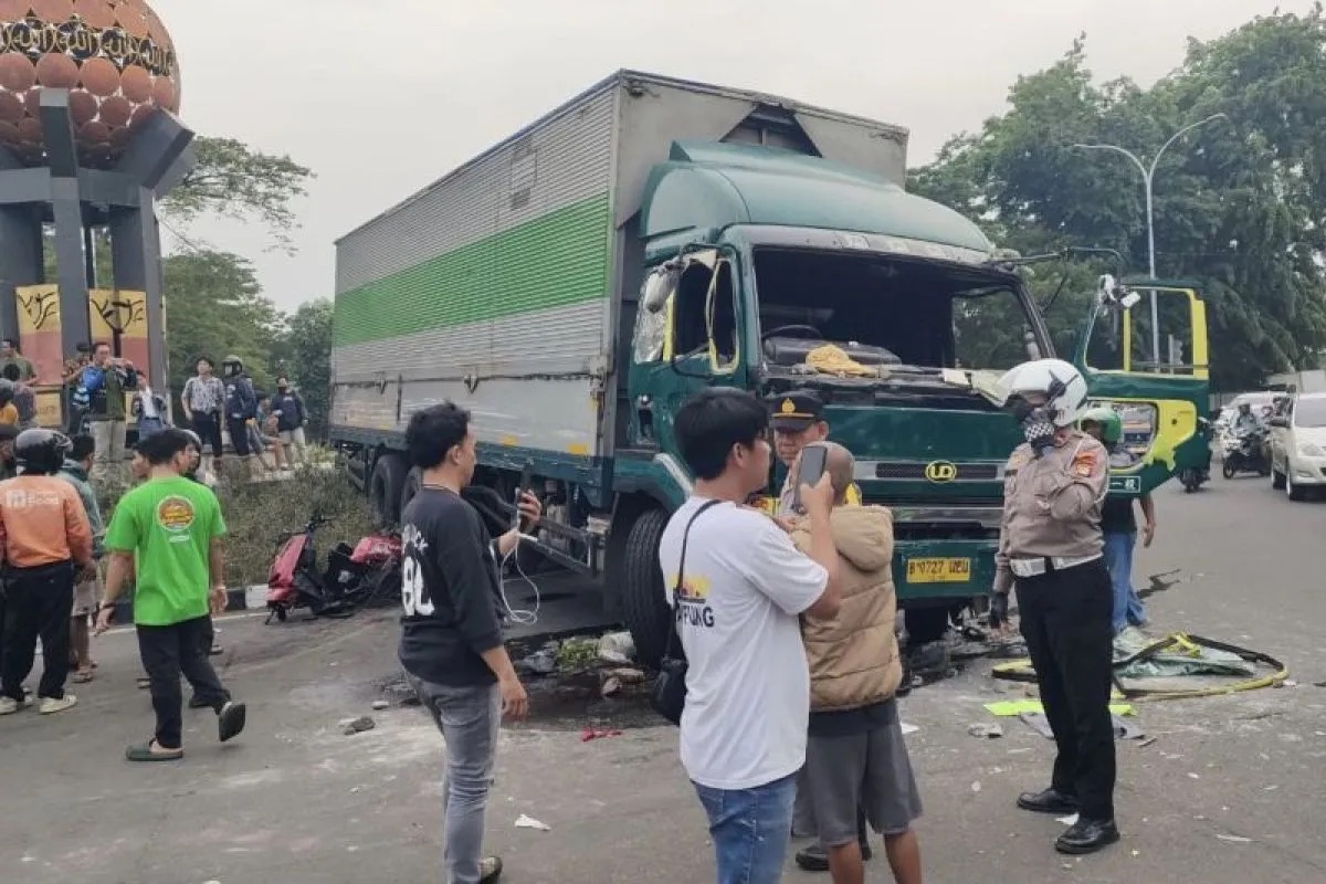 truck-driver-in-reckless-tangerang-crash-named-suspect