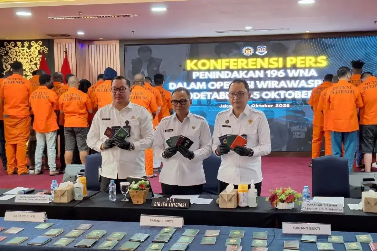 immigration-office-deports-196-foreigners-in-crackdown-on-immigration-violations