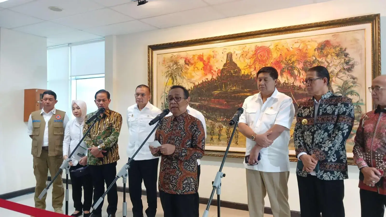 govt-held-ministerial-meeting-to-handle-mount-lewotobi-eruption-victim-handling