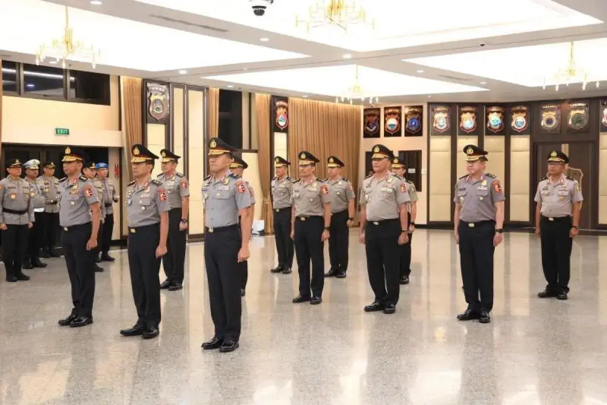 inp-chief-promotes-13-senior-officers