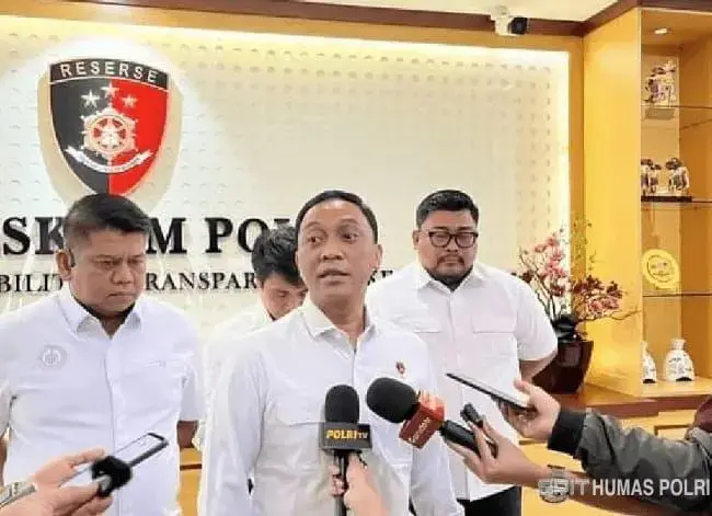 police-arrest-two-foreign-nationals-for-smuggling-17-kilograms-of-happy-water