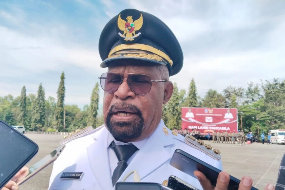 jayapura-regent-invites-people-to-foster-the-spirit-of-unity
