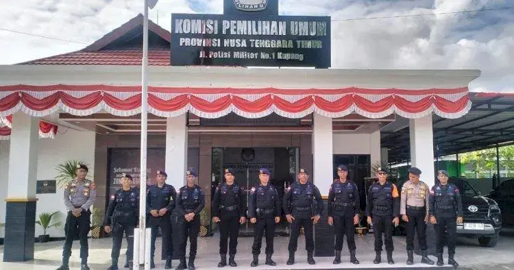 mantap-praja-turangga-ops-held-dialogical-patrol-in-monitoring-kpu-office-and-public-activities