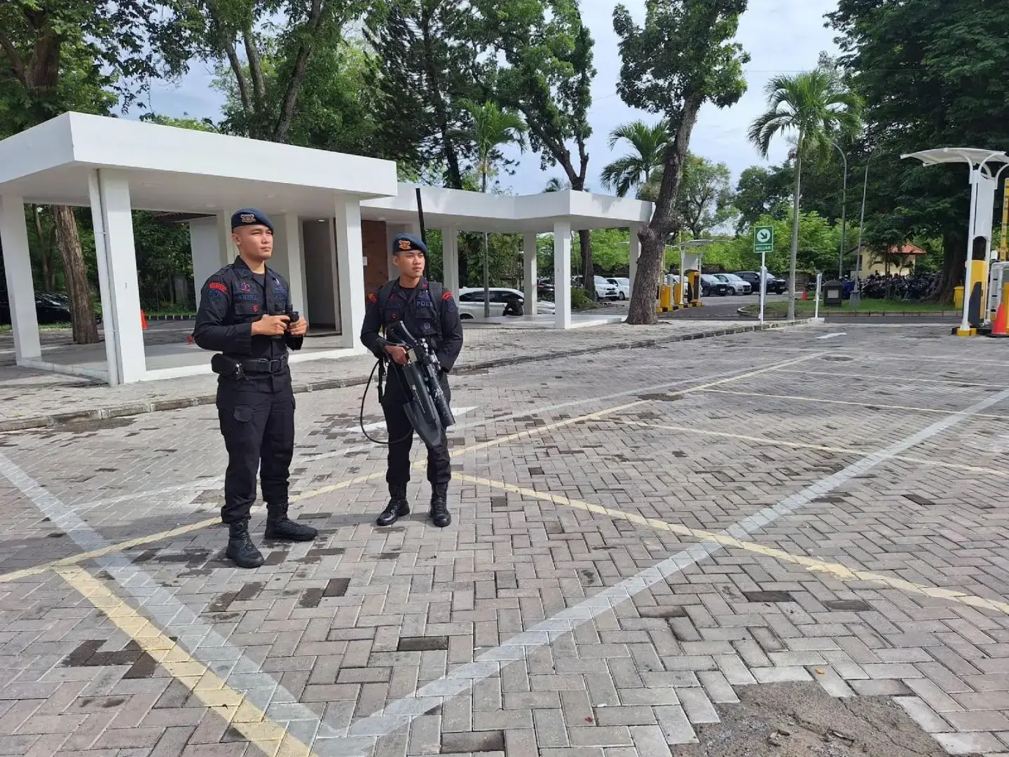 anti-drone-unit-monitors-the-kpu-national-coordination-meeting-in-bali