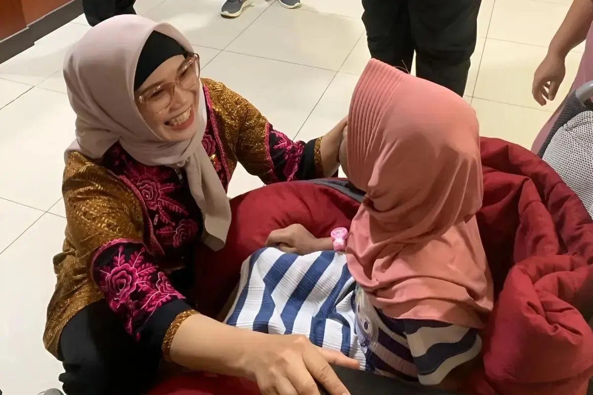 inp-hand-over-7-year-old-child-abuse-victim-in-jakarta-to-social-agency