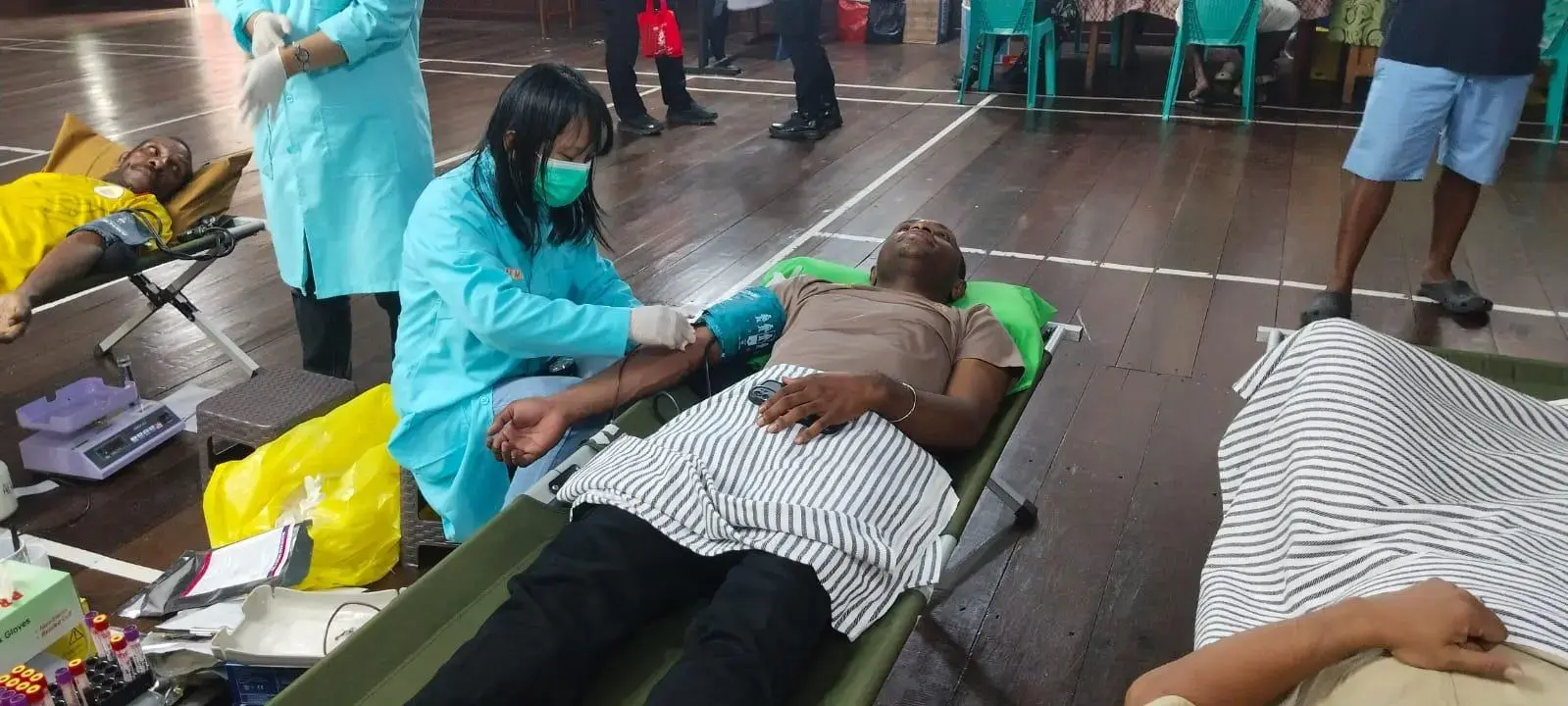 police-participates-in-the-blood-donation-gpi-betlehem-agats-in-asmata