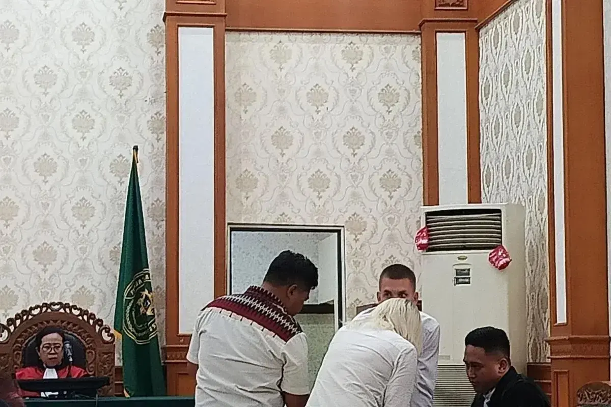 two-russians-sentenced-to-10-months-in-prison-for-online-prostitution-in-bali