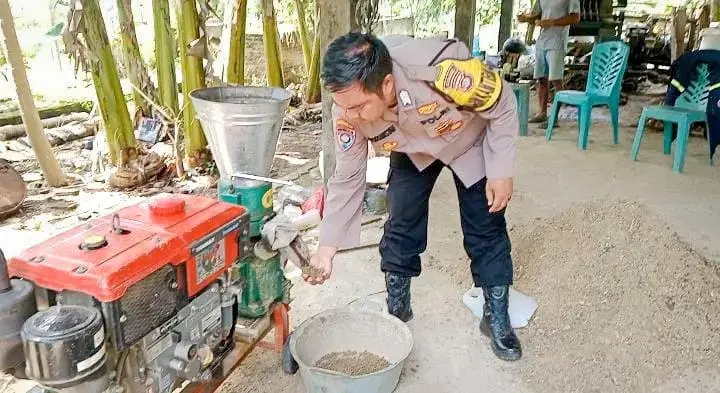 police-officer-turns-cassava-into-animal-feed-to-boost-food-security-and-create-jobs