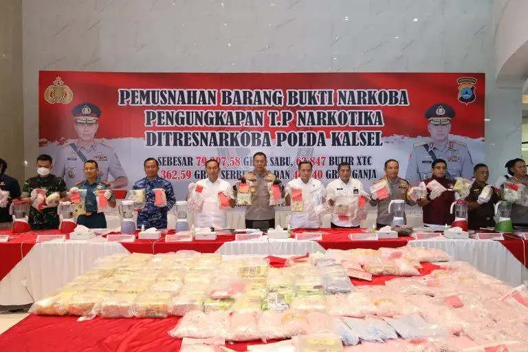 south-kalimantan-regional-police-destroys-the-three-months-worth-of-drug-evidence