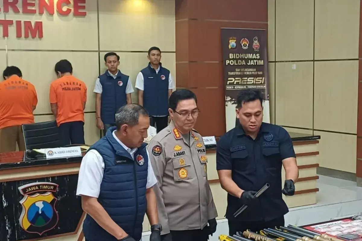 east-java-regional-police-bust-9-kg-meth-smuggling-from-malaysia