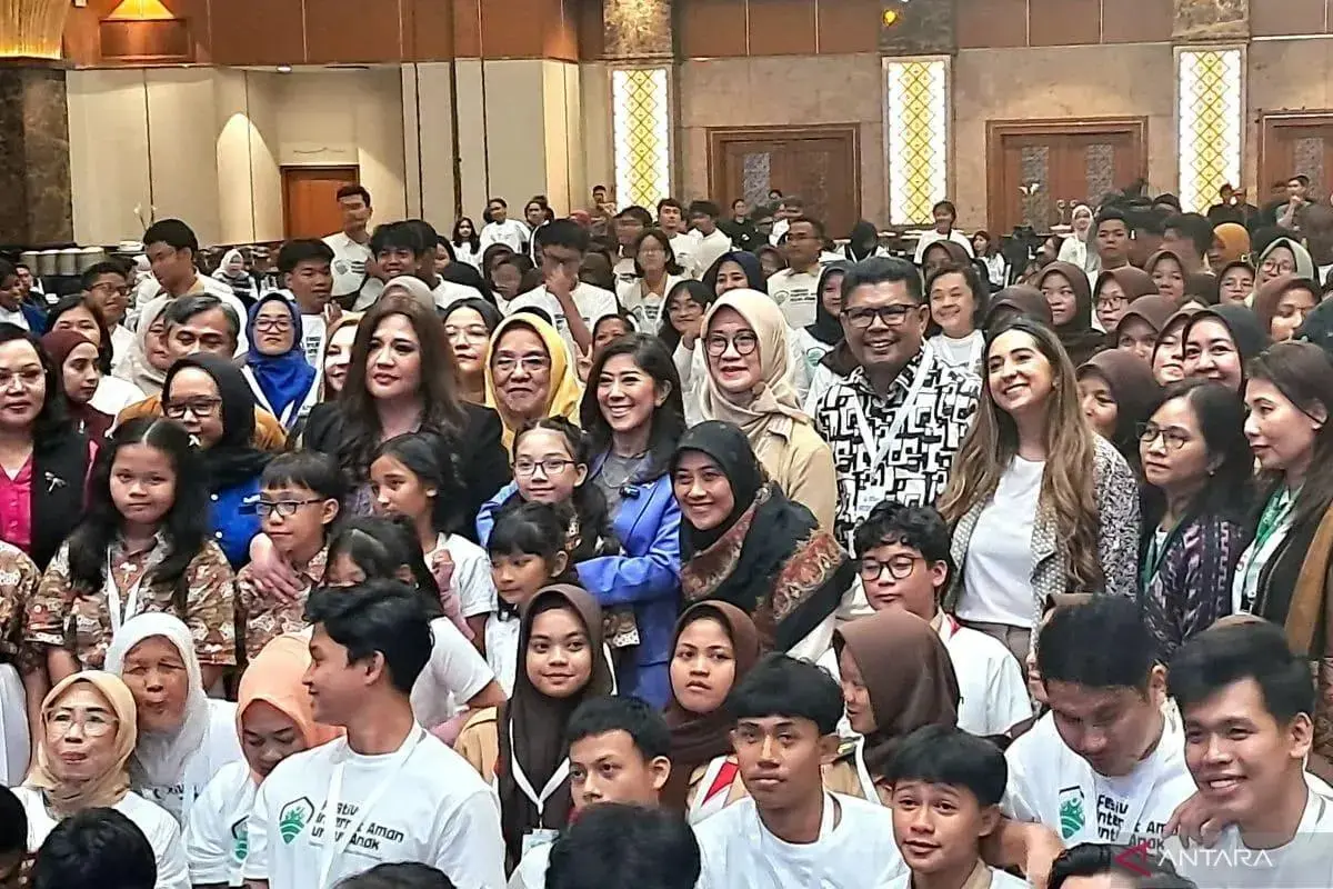 parents-must-teach-digital-literacy-to-their-children-minister-meutya-says