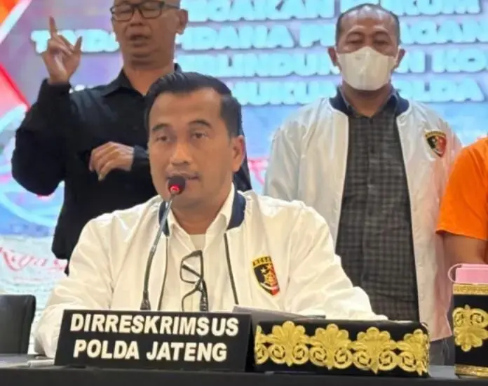 police-raids-adulterated-sugar-warehouse-in-banyumas