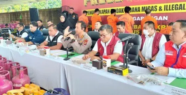 lpg-gas-adulteration-suspects-arrested-by-police-in-bali