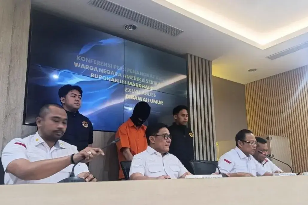 immigration-office-detains-us-fugitive-wanted-by-us-marshals