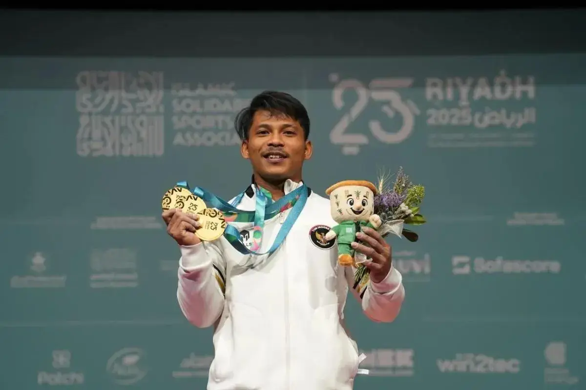 indonesian-lifter-muhammad-husni-strikes-triple-gold-at-isg-riyadh-2025