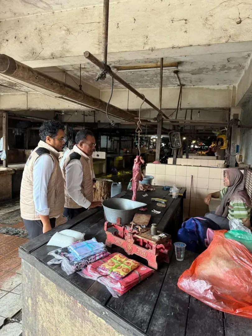 food-task-force-inspect-supply-prices-at-antarasari-sentra-market-south-kalimantan