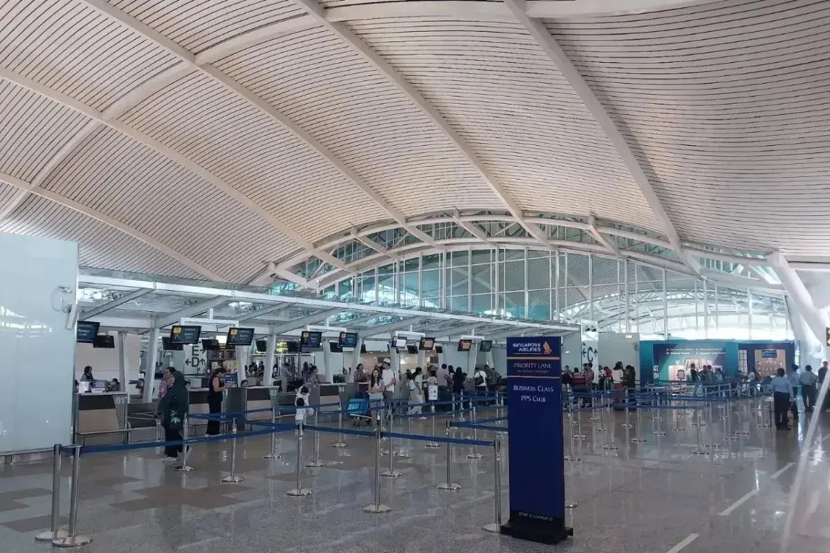 mount-lewotobi-eruption-disrupts-87-flights-at-bali-airport-in-single-day