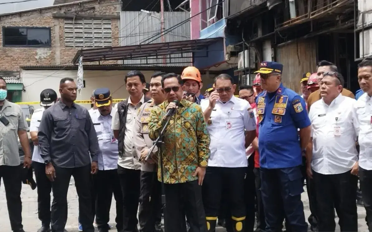 home-affairs-minister-inspects-jakarta-drone-shop-fire-site-orders-safety-procedure-review