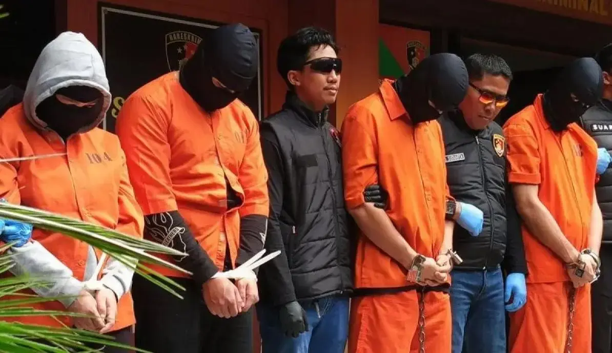 bali-immigration-officers-conspired-with-russians-to-assault-lithuanian-tourist-extorting-others