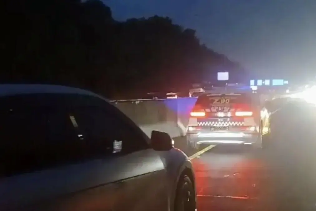 contraflow-implemented-on-jakarta-cikampek-toll-road-to-manage-holiday-traffic