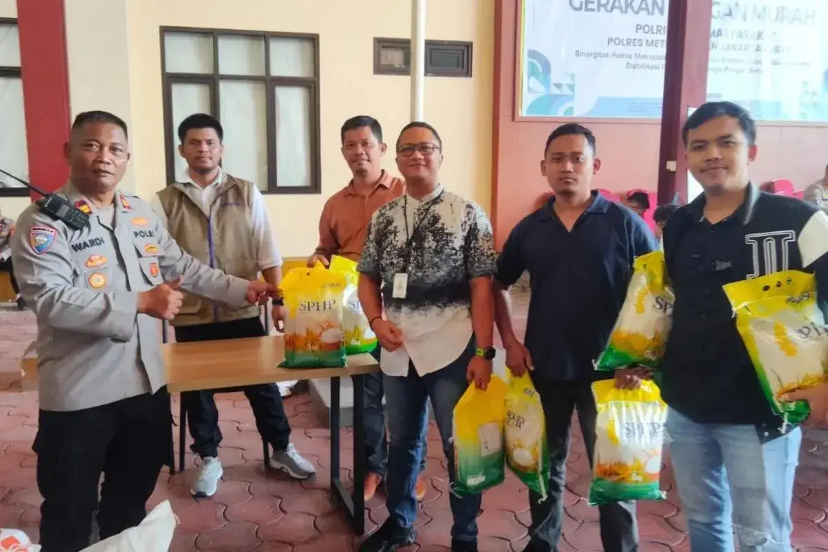 central-jakarta-police-distribute-5-tons-of-low-cost-rice-ahead-of-independence-day