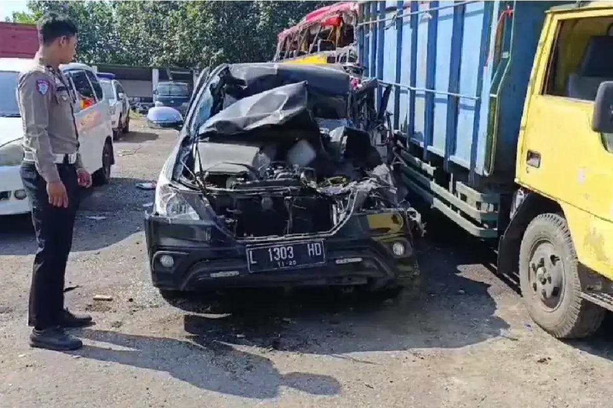 three-died-in-a-fatal-crash-at-jombang-mojokerto-toll-road