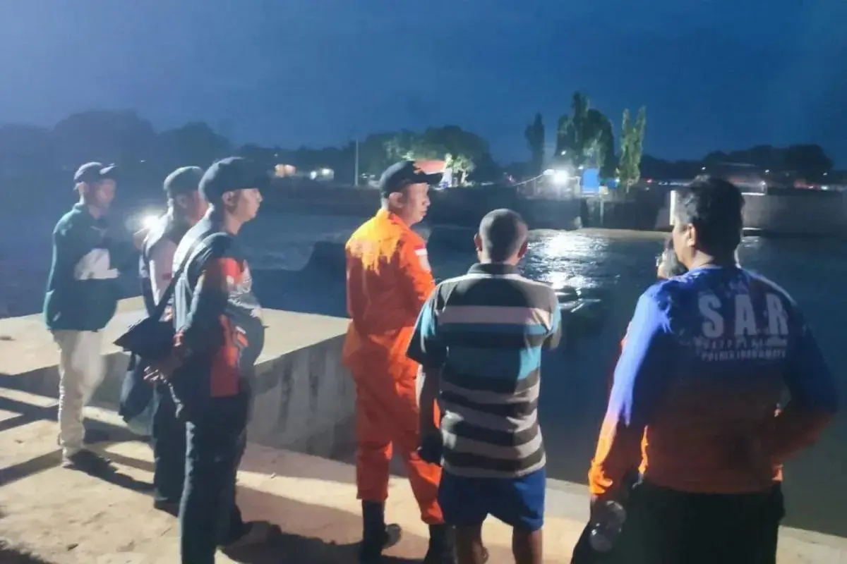 rescue-team-to-search-two-missing-college-students-after-rafting-at-karet-bangkir-dam