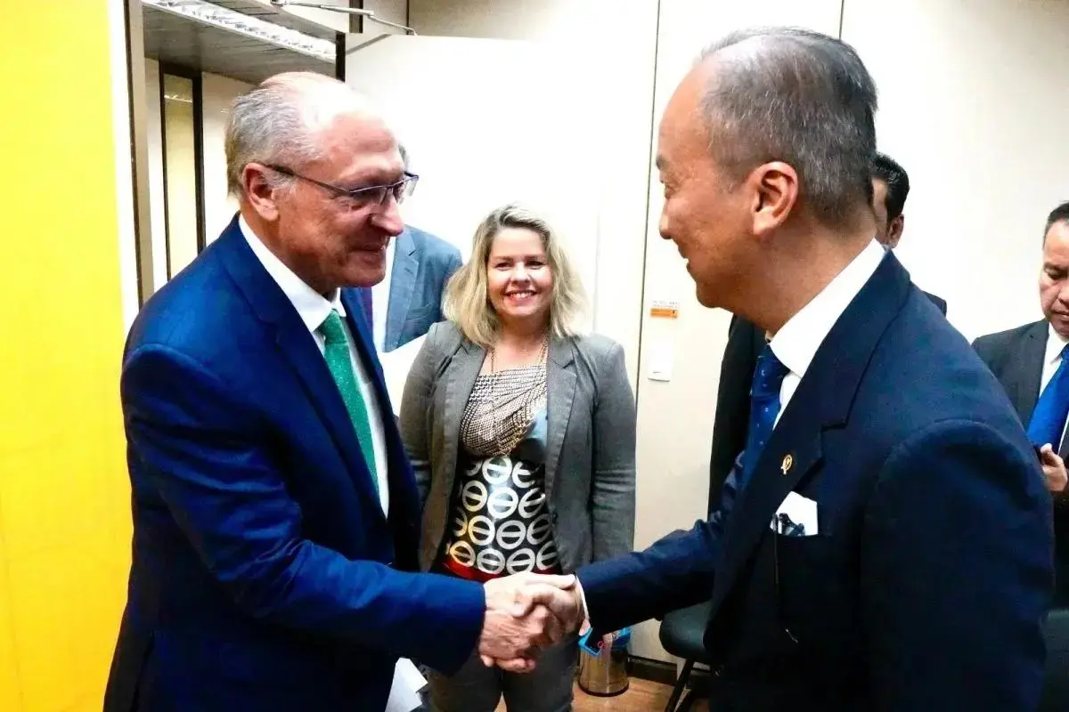 indonesia-strengthens-strategic-industrial-cooperation-with-brazil-boosting-exports