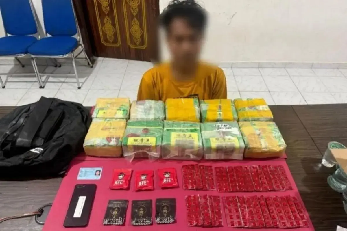 riau-police-seize-10-kg-of-meth-marijuana-shipment-from-malaysia