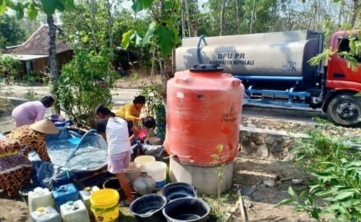 drought-hits-boyolali-bpbd-sends-clean-water-supply-aid