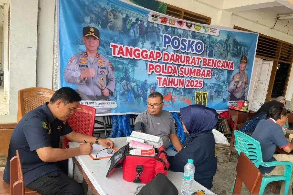 padang-police-provide-free-medical-services-to-flood-victims