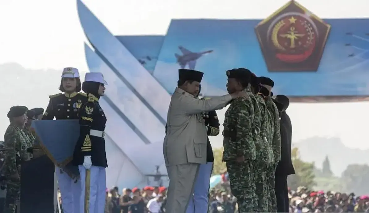 president-prabowo-awards-four-star-honorary-ranks-to-military-figures