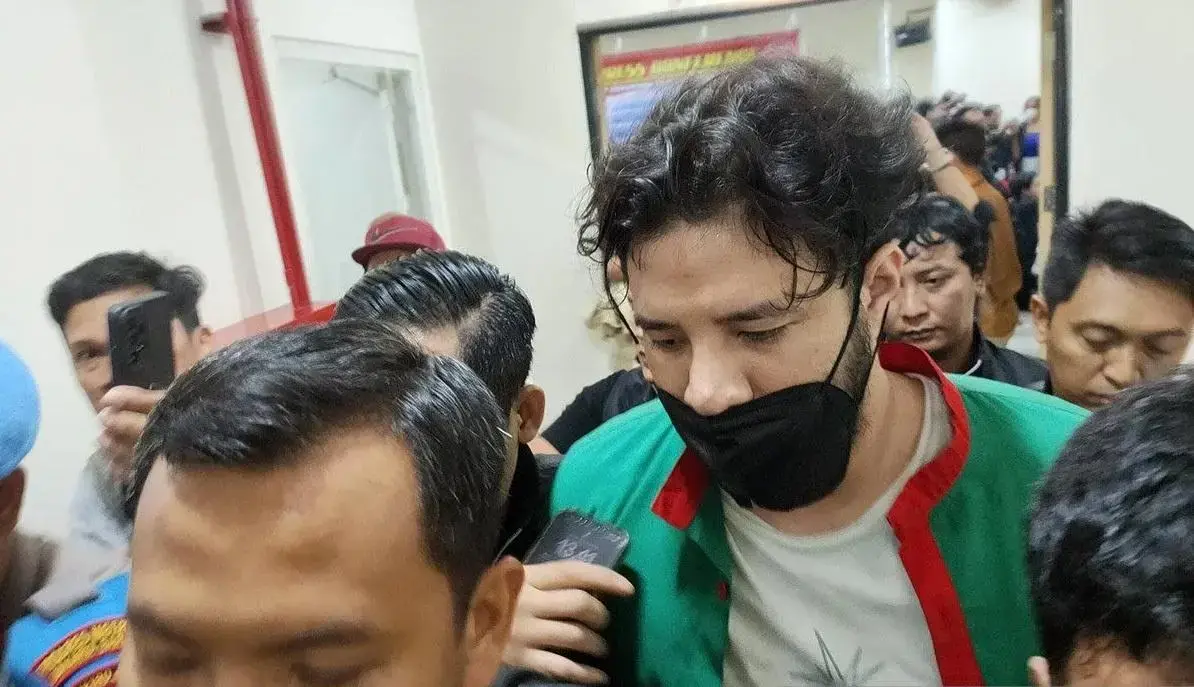 actor-ammar-zoni-runs-prison-drug-ring-using-encrypted-app-officials